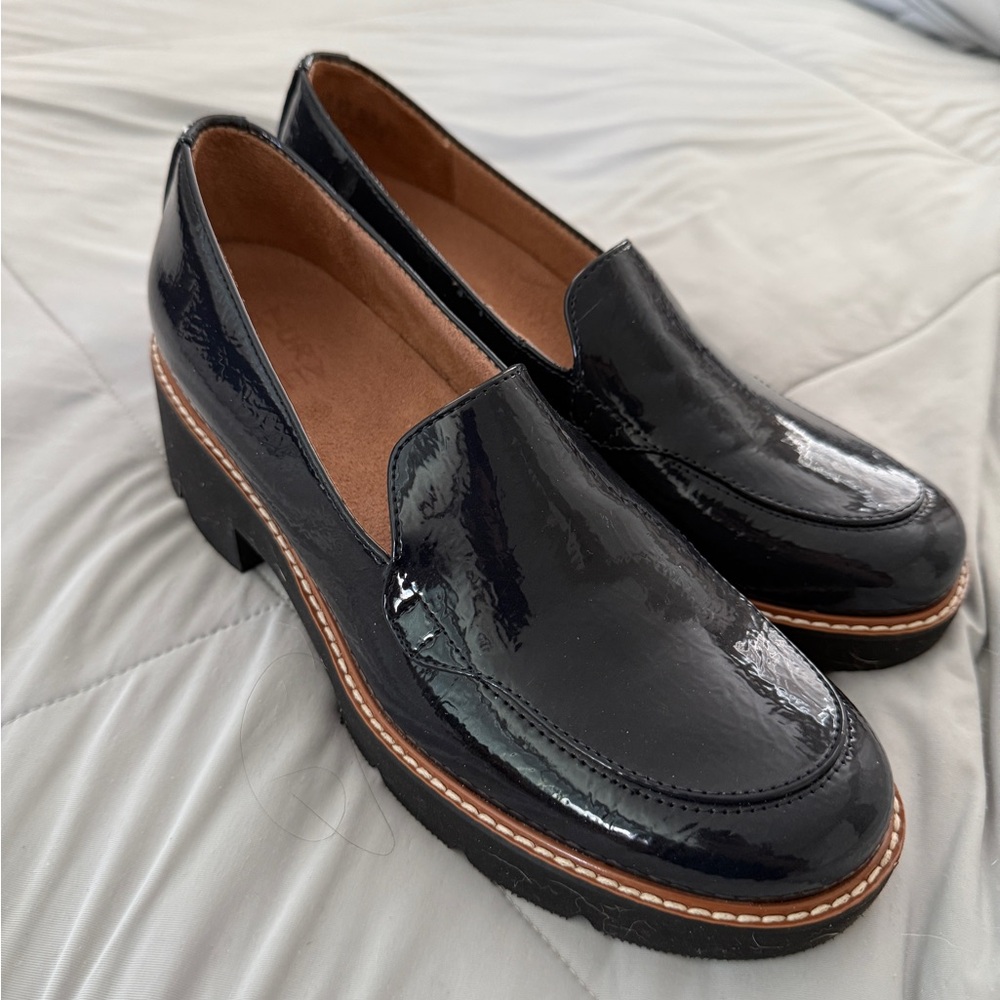 Naturalizer Navy Patent Leather Chunky Loafer